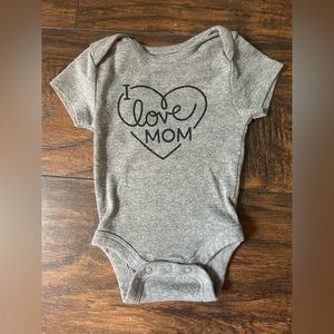 I love mom onesie